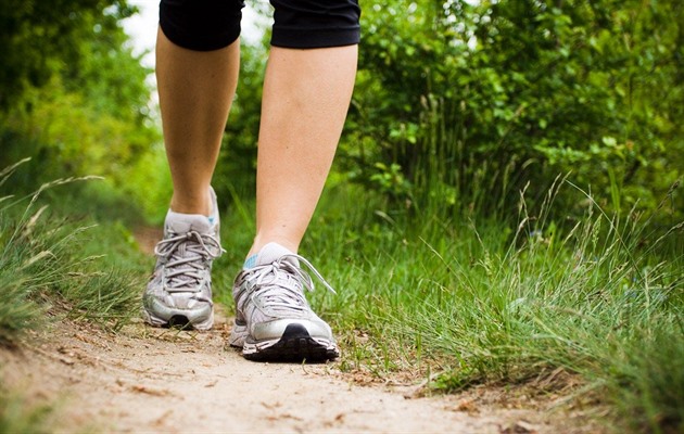 Chůze vás může varovat před nemocí. Upozorní na mrtvici i demenci
