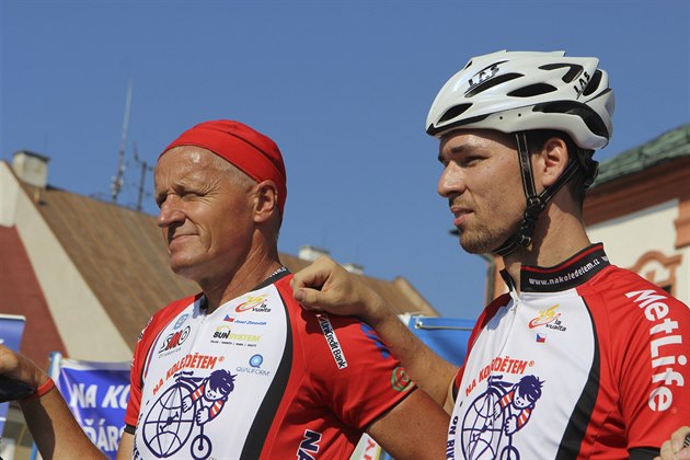 dárskou cyklojízdu od zaátku podporuje také Josef Zimovák (vlevo), mistr...