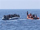 Lo Ocean Viking m na palub 356 migrant, kter vylovila ve Stedozemnm...