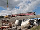 Opravy trakního vedení na míst, kde vykolejil vlak s vápencem. (13. srpna...