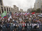 Protestující dav na demonstraci v Moskv kvli volbám. Opoziní politiku...