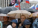 Demonstranti v Moskv. Opoziní politiku Ljubov Sobolovou úady odmítly...