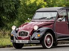 Retro jízda aut a motorek z let 1948–89 nazvaná V čem jsme jezdili za...