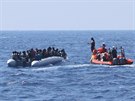 Lo Ocean Viking má na palub 356 migrant, které vylovila ve Stedozemním...
