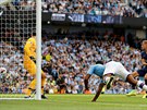 Raheem Sterling z Manchesteru City dává gól v zápase proti Tottenhamu.