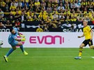 eský gólman ve slubách Augsburgu Tomá Koubek inkasuje pátý gól od Dortmundu.
