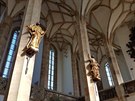 Soubor pozlacených soch se nachází v hlavní ásti mosteckého gotického...
