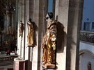 Soubor pozlacených soch se nachází v hlavní ásti mosteckého gotického...