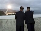 Severokorejský vdce Kim ong-un sleduje test nespecifikované zbraového...