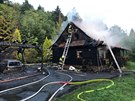 Roubenku v Kunčicích pod Ondřejníkem požár těžce poškodil, plameny zničily i...