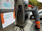 Cedule s nápisem Diesel vyprodán na benzinové pump v Portu (17. dubna 2019)