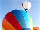 ��astn�k�m balonov� fiesty startuj�c�m od hradu Bouzova na Olomoucku se i letos...