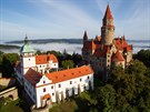 Účastníkům balonové fiesty startujícím od hradu Bouzova na Olomoucku se i letos...