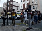 Pihlíející na ulici poblí místa inu. Filadelfie, USA. (14. srpna 2019)