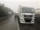 Na dálnici D1 smrem na Prahu ped Velkým Meziíím se srazilo nákladní auto s...