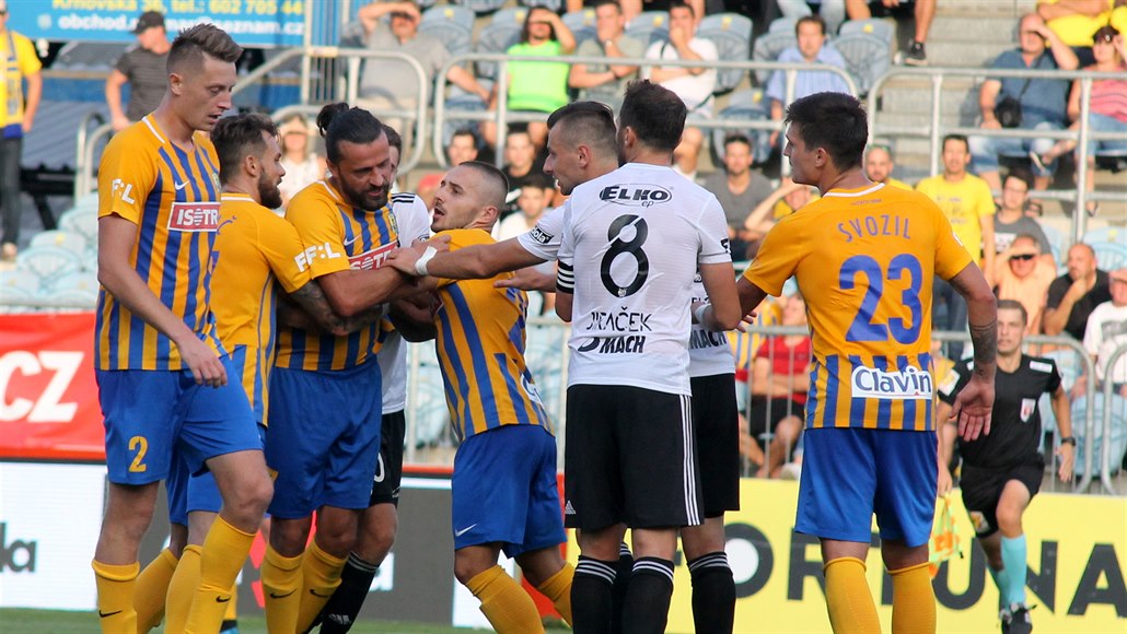 Hněv v Opavě. Sudí prchali, zaskočený Csaplár reagoval: Míra zla je šílená