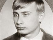 Mladý Vladimir Putin coby příslušník sovětské tajné služby KGB