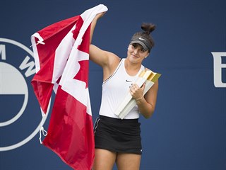 Bianca Andreescuová se raduje z vítězství na domácím turnaji v Torontu.