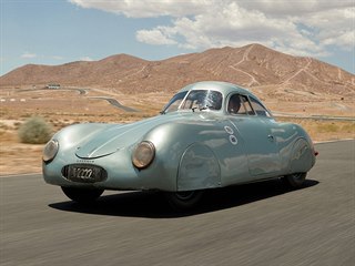 Porsche Type 64 (1939) ze sbírky rakouského závodníka Otto Mathého, které bude...