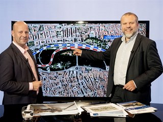 Pražský zastupitel Petr Hlubuček (vlevo) a předseda představenstva společnosti...