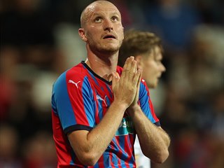 BOŽE, PROČ? Michael Krmenčík během utkání Plzně s Antverpami v odvetě 3....