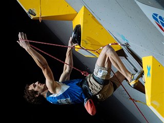 Adam Ondra na mistrovství světa v japonském Hačiodži.