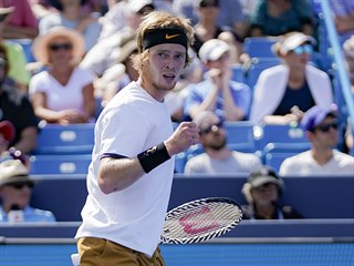 Andrej Rubljov se raduje v duelu s Rogerem Federerem na turnaji v Cincinnati.