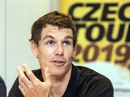 Jihoafričan Daryl Impey z týmu Mitchelton-Scott během tiskové konference před...