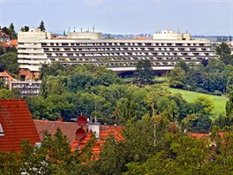 Budova hotelu z ulice Nad Hradním vodojemem na pražské Ořechovce. (21. srpna...