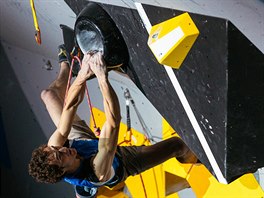 Adam Ondra na mistrovstv svta v japonskm Haiodi.