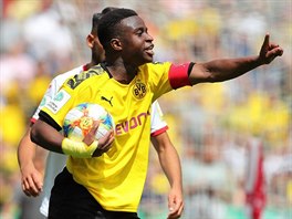 Youssoufa Moukoko, vychzejc hvzda Borussie Dortmund. Ve trncti letech...