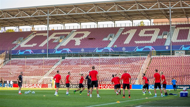 Trnink fotbalist Slavie na hiti rumunsk Klue.