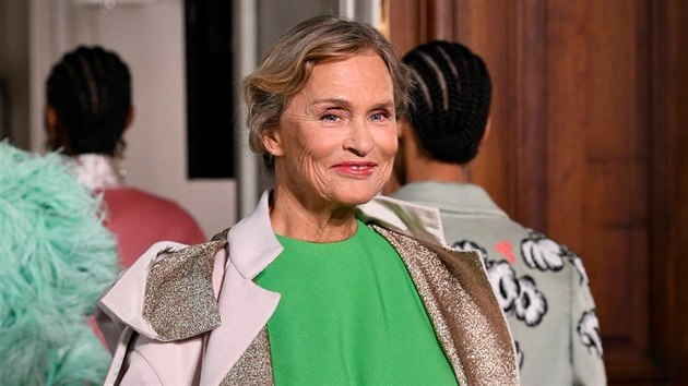 Lauren Huttonov� b�hem m�dn� p�ehl�dky