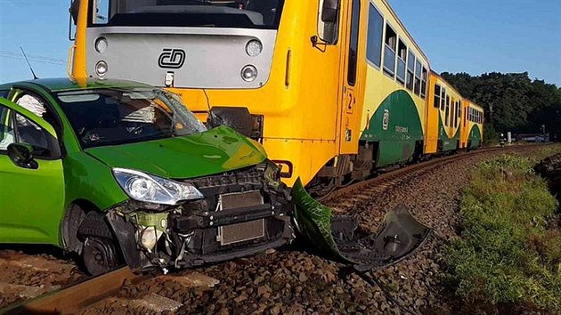 Na Olomoucku se srazil vlak s osobním autem (11. srpna 2019).