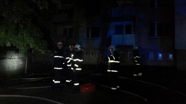 Požár bytu ve Vsetíně zaměstnal hasiče v pátek večer (16. srpna 2019).