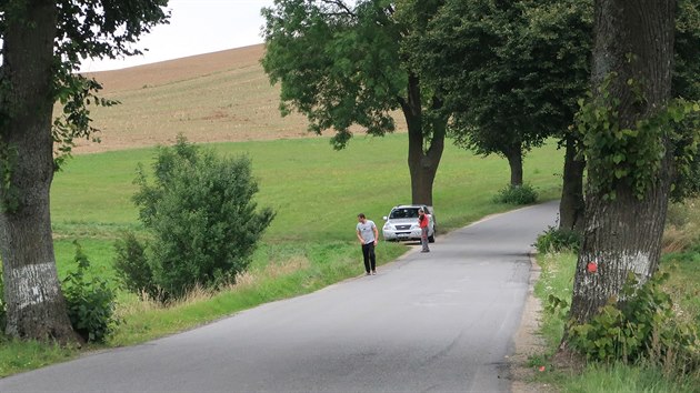 Mezi obcemi Čenkov a Třešť srazilo auto dva chodce, kteří na místě zemřeli (18. srpna 2019).