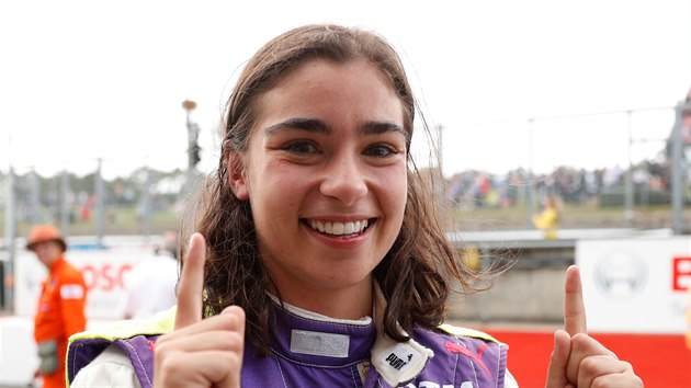 Britka Jamie Chadwickov bhem zvodu ensk formule W Series.