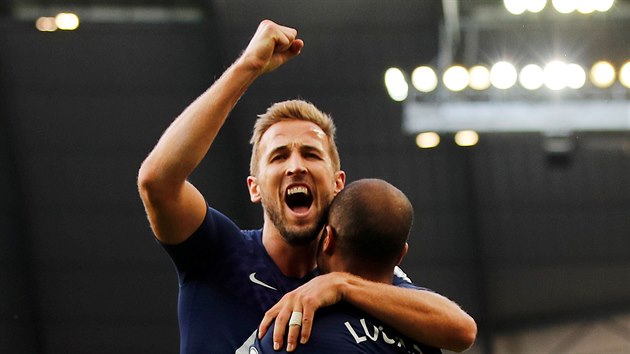 Hri Tottenhamu se raduj ze vstelenho glu v zpase proti Manchesteru City.