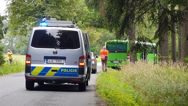 Na silnici tet tdy mezi rem nad Szavou a obc Jmy sjel autobus mimo vozovku a zstal zaklnn mezi dva stromy. Zranilo se patnct lid vetn idie. (12. srpna 2019)