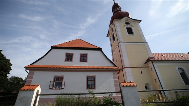 K provozování muzea se Marie Roháčková dostala náhodou, a to poté, co budovu staré školy, jež byla v dezolátním stavu, koupil v roce 2010 její syn.