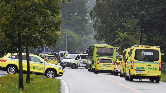 Zsah policie v islmskm centru lecho nedaleko norskho Osla, kde byl pi stelb zrann jeden lovk. (10. srpna 2019)