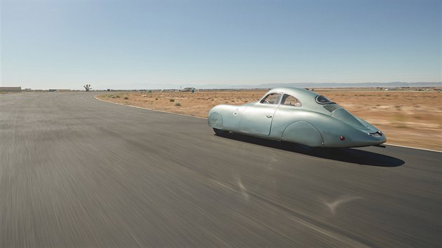 Porsche Type 64 (1939) ze sbrky rakouskho zvodnka Otto Mathho, kter bude drait aukn s RM Sotheby's.