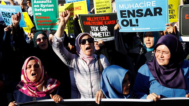Demonstrace v tureckm Istanbulu na podporu dvou deportovanch syrskch uprchlk. (27. ervence 2019)