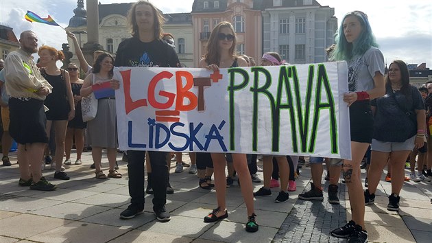 Centrem Ostravy poprv proel prvod sexulnch menin. (17. srpna 2019)