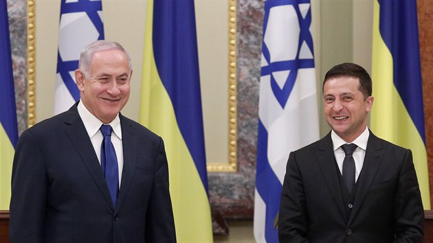 Ukrajinsk prezident Volodymyr Zelenskyj (vpravo) v Kyjev pivtal izraelskho premira Benjamina Netanjahua. (19. srpna 2019)
