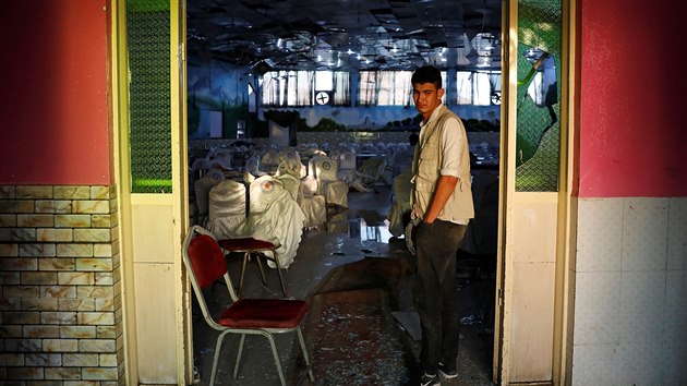 Znien budova po toku sebevraednho atenttnka na svatb v Kbulu. Vbuch si vydal destky mrtvch. (18.8.2019)