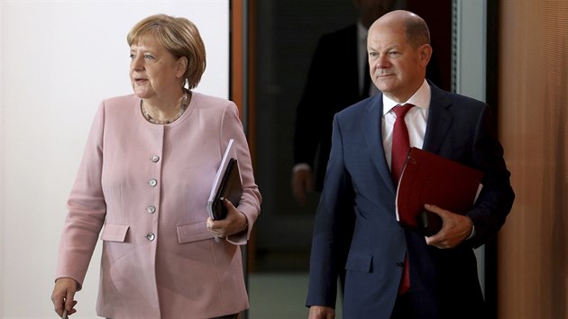 Kanclka Angela Merkelov se spolkovm ministrem financ Olafem Scholzem (16. srpna 2019)
