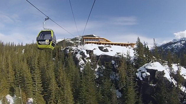 Vech ticet gondol kabinkov lanovky Sea to Sky Gondola v resortu kanadskho msta Squamish nedaleko Vancouveru se v nedli rno ztilo. Natst nebyl nikdo zrann. (11. srpna 2019)