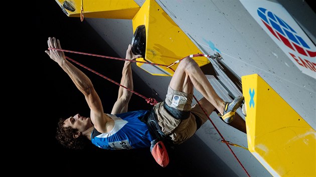 Adam Ondra na mistrovstv svta v japonskm Haiodi.