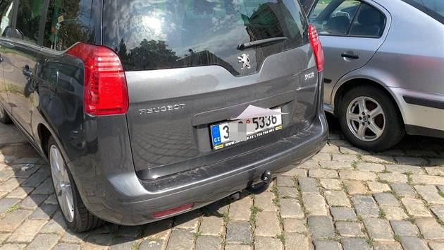 V�tr evidentn� hat� �idi�i pl�ny na p�ekryt� zna�ky.